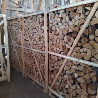 Beržo kaitrios malkos 1,8 m3 dėžėse - Image 2