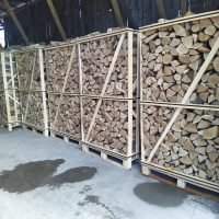 Ąžuolo kaitriausios malkos 1,8 m3 dėžėse - Image 4